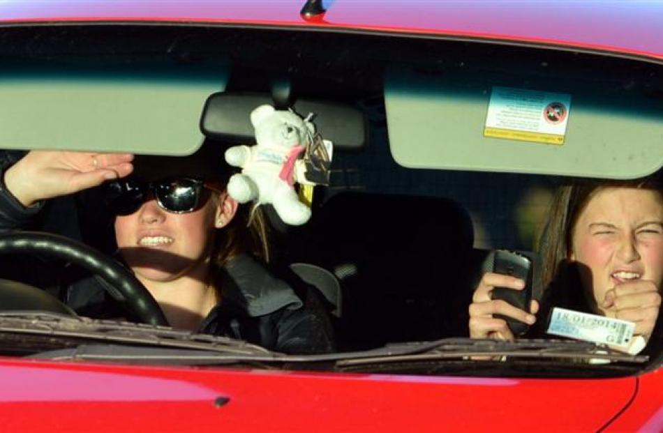 Motorists struggle to see into the sun on upper Stuart St, in Dunedin. Photo by Stephen Jaquiery.