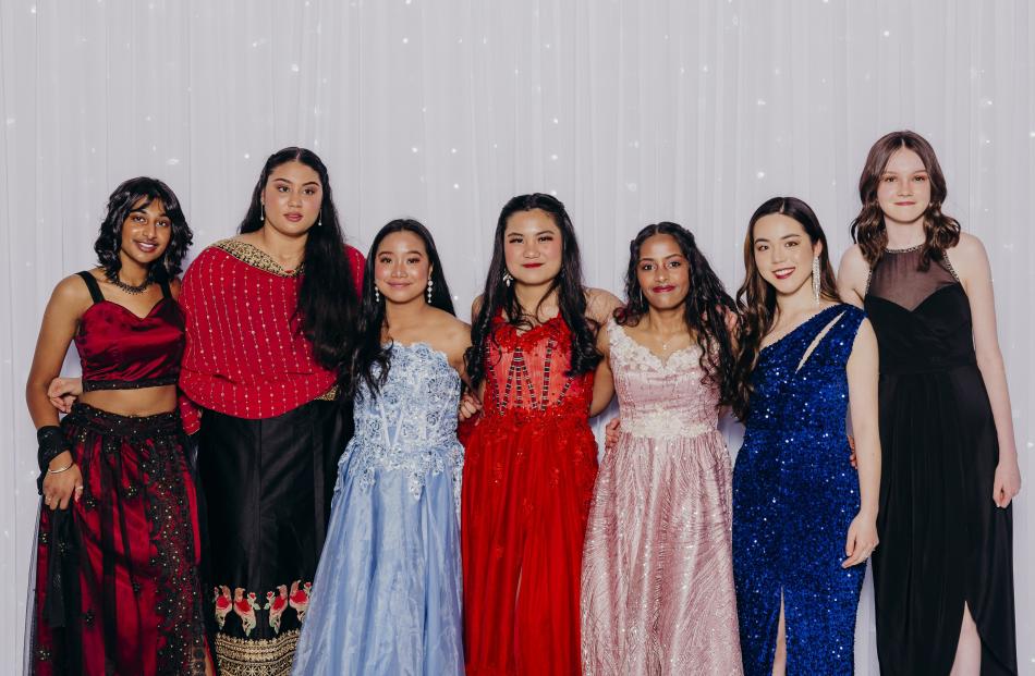 Pari Teli, Kushi Uniyal, Lucilyn Ongcoy, Alison Latawan, Maliza Alakahoon, Reina Murofushi and...