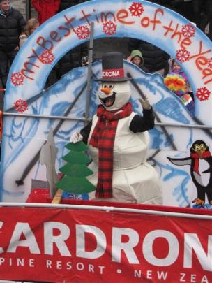 Frosty the Snowman waves to the crowd from the Cardrona float. Photo by Tracey Roxburgh.