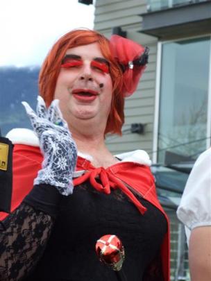 The Queen of Tarts, Andrew Gray, waves to the crowd.