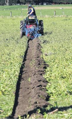 Nicely done . . . Bruce Graham of Ashburton checks his first split during Saturday’s round of the...