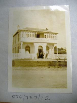 The 1927 additions included a first-floor balcony.