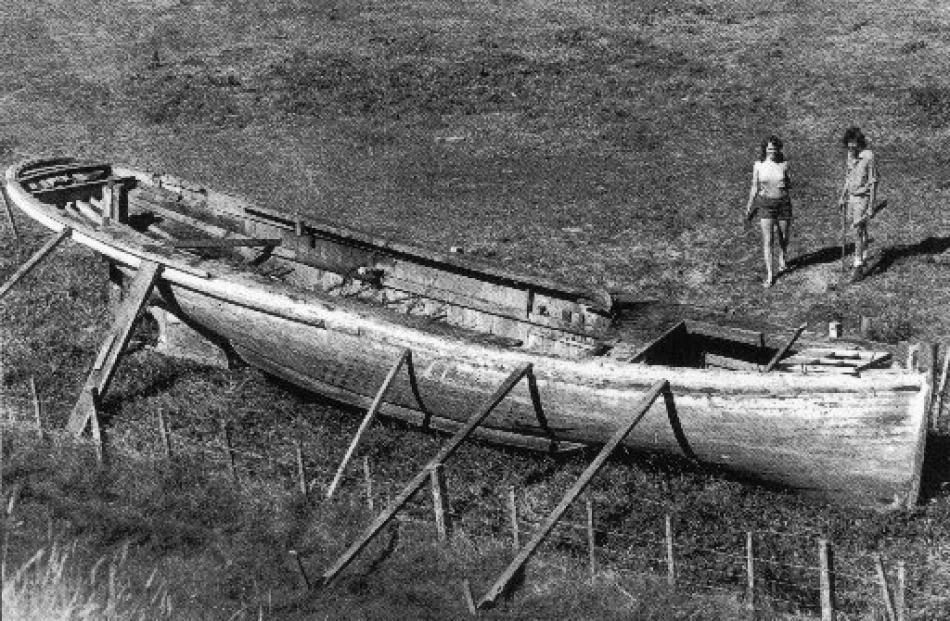 Sandra Carlson and John Sutherland examine the vessel's remains at Portobello in 1978.