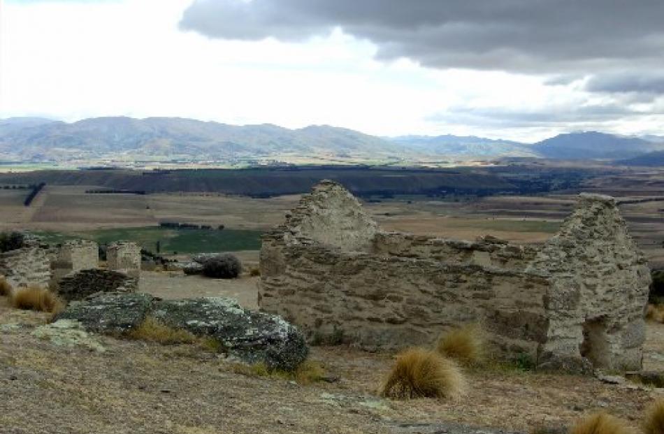 Ruins at Welshtown, looking  towards the upper Clutha River.