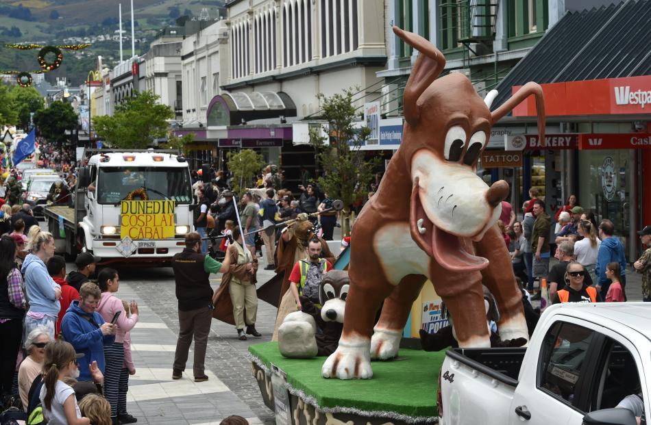  Dogs usually encounter restrictions in the central city, but not these ones.