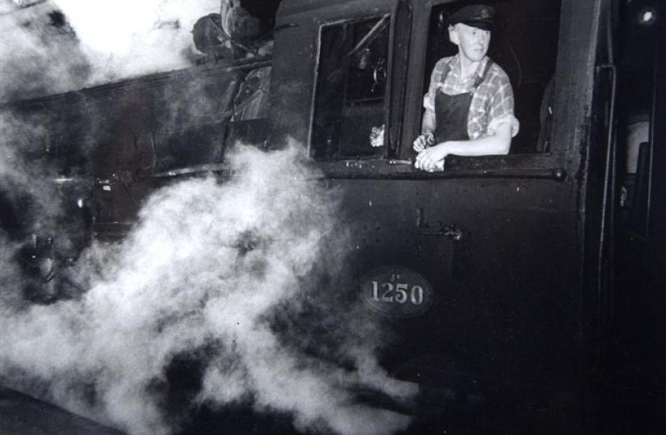 Les Box as the fireman on the last steam-hauled train to leave Dunedin, in 1971. Photo by ODT Files.