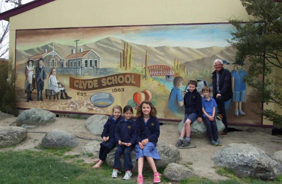 A mural has been painted by Clyde artist Graeme Miller on a school building to mark the milestone...