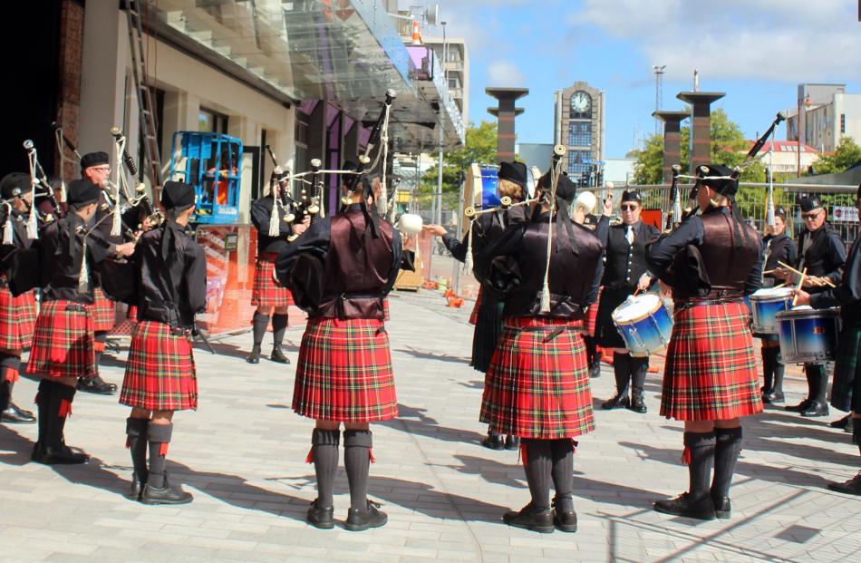 Members of the ILT City of Invercargill Highland Pipe Band play a rhythm for the public to enjoy.