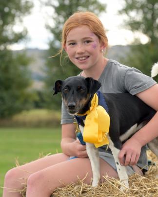 Annabelle Scott (10) and her prize-winning dog Robbie (best little dog).