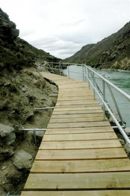 Roxburgh Gorge Trail boardwalk. Photos by Shane Gilchrist.