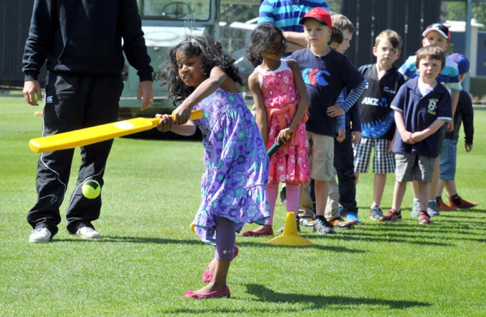 Thanuja Luxmanan (6), of Dunedin, shows the boys how it's done.