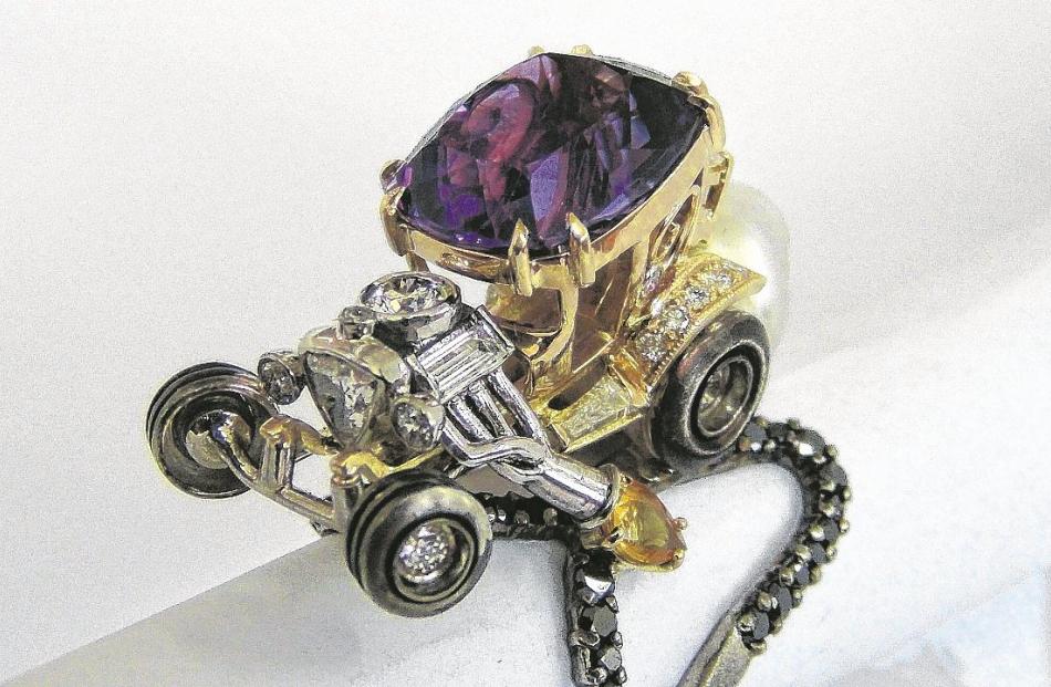 T-Bucket hotrod ring in palladium and 18 carat gold comprising an amethyst, black and white...