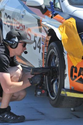 A crew member changes a tyre during the 1 hour race.