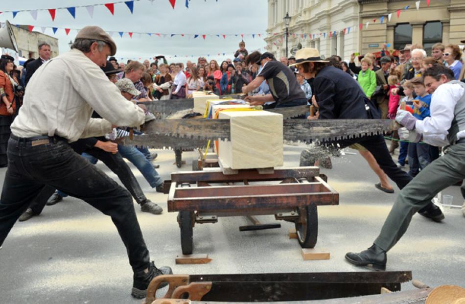 Rodger McCaw (left) and John Baster, both of Oamaru, team up for the stone sawing competition.