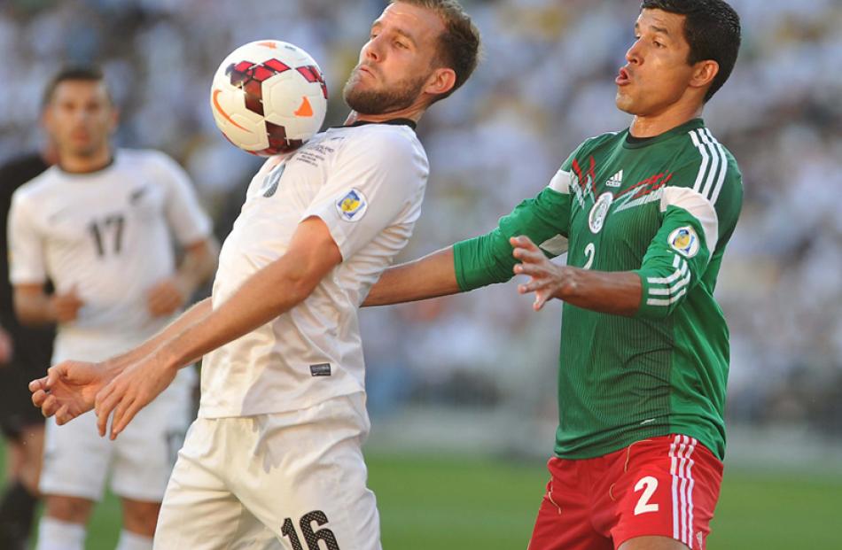 Jeremy Brockie and Francisco Javier Rodriguez fight for the ball.