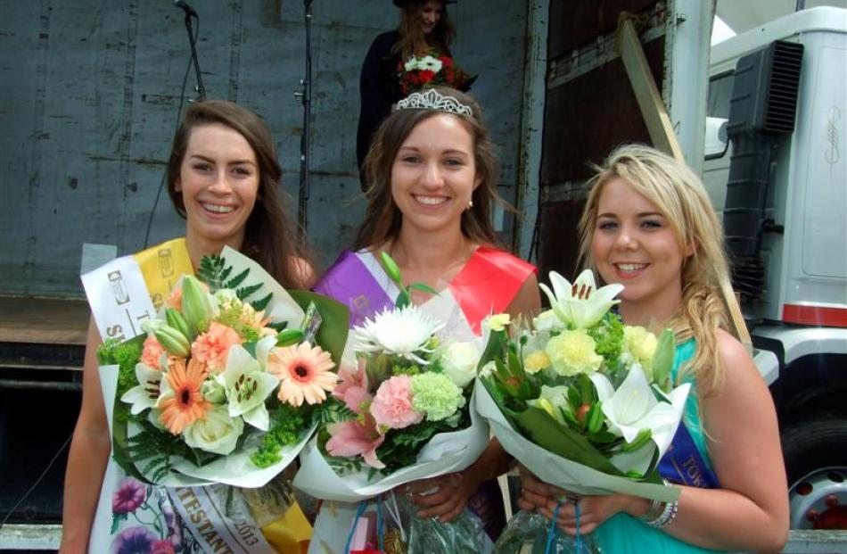 Show Queen Lydia Hammersley (centre) with second runner-up Georgia Pringle (left) and runner-up...