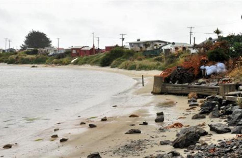 Some of the oldest cribs in Toko Mouth. Photos by Linda Robertson.