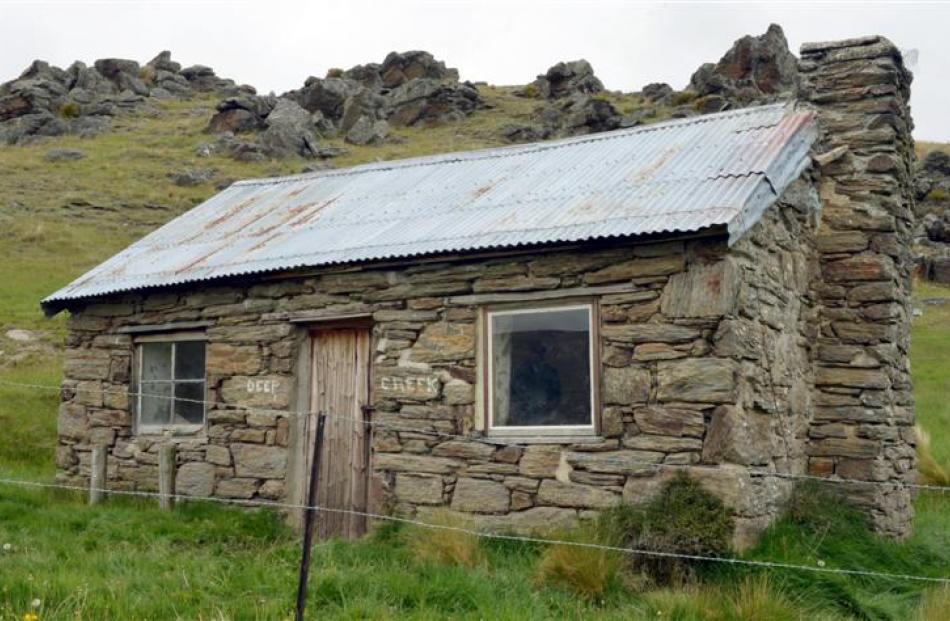 The old Deep Creek hut, below  Lake Onslow Rd, dates back to the 1850s.