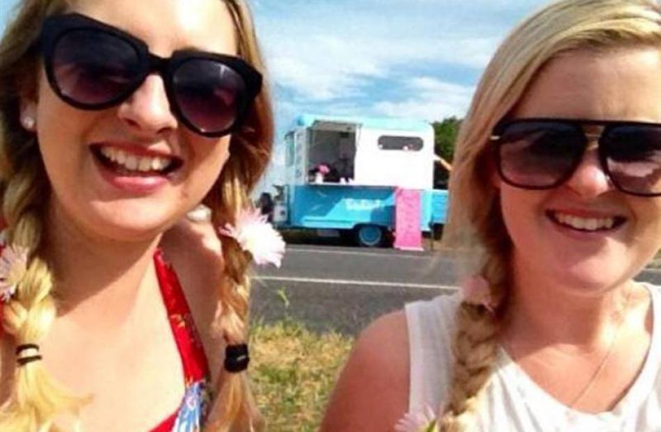 Sophie Gregg (left) and Anna Donnelly, of the Seabirds food truck. Photo supplied.