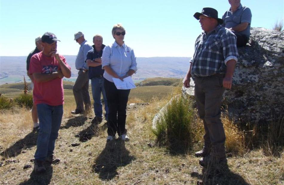 Drew Dundass (right, in check shirt) addresses a field day at Glen Ayr, in the Paerau Valley.