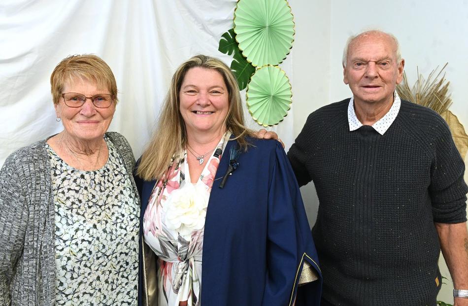 Graduate Teresa Sinclair-Moody (centre), of Dunedin, with parents June and Victor Moody, of Clinton.
