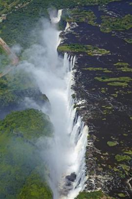 Victoria Falls or ''Mosi-oa-Tunya'' (the smoke that thunders), and Zambezi River, Zimbabwe/Zambia...