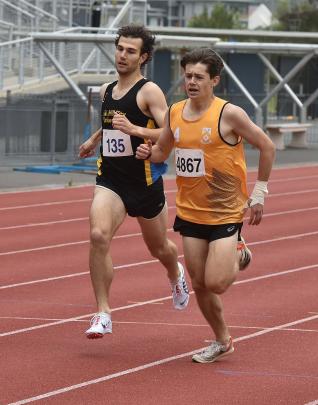 Nicolas Alvarez Rey-Virag (left) and Louie Endres battle to the line in the 1000m.