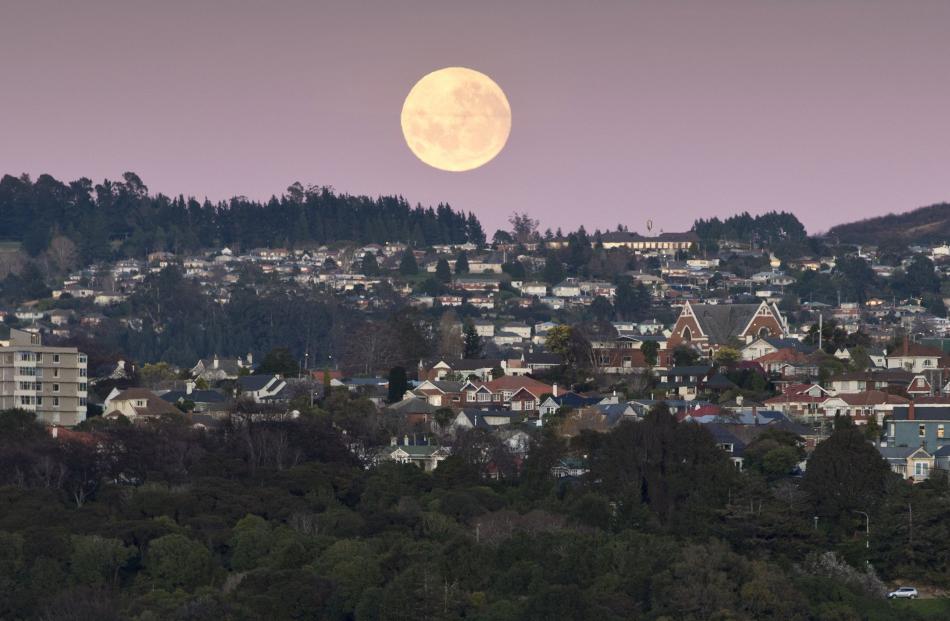 The super blue moon made an eerie sight as it set behind Brockville on a chilly August morning.