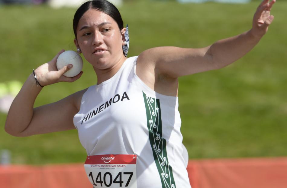 Riley Heta (Hinemoa) competes in the girls grade 14 shot put.