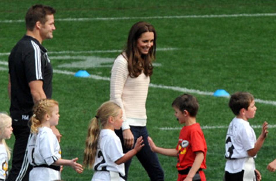 McCaw, the Duchess and Ben Smith with Rippa Rugby players.