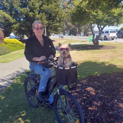 Maddie and Barry Walsh enjoy a lovely summer’s day in Te Anau. PHOTO: PAULINE TIPPET