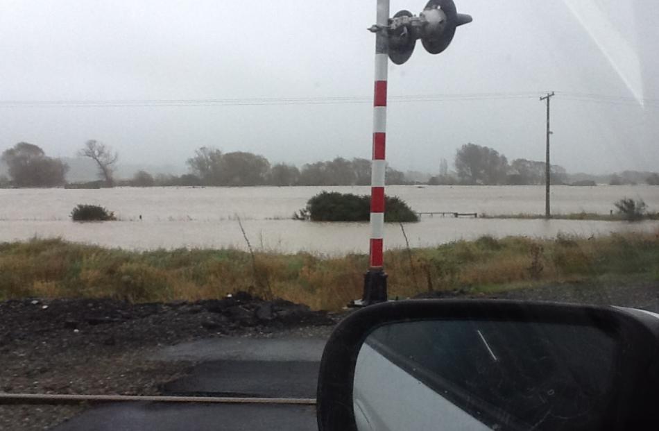 Floodwaters just north of Maheno. Photo Rachel Still