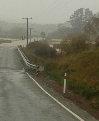 Kakanui river on Fuchsia Creek Rd, looking towards Five Forks. Photo JoAnn Ludemann