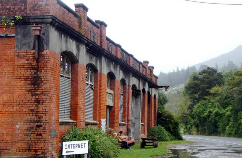 The ruins of  the New Zealand Shipping Company offices in Tokomaru Bay.