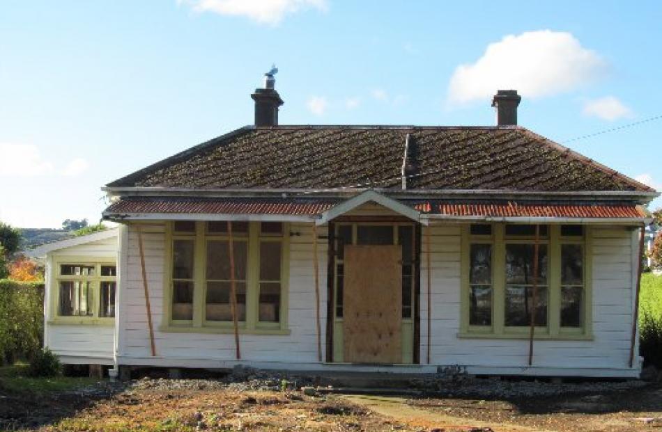 The house before the roof and chimneys were removed.