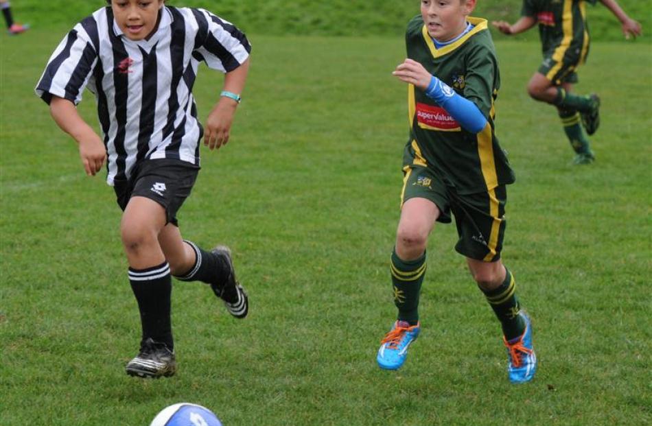 Northern White's Andre Taani (9) and Brodie Sinclair (9), of the Green Island Raptors, compete...