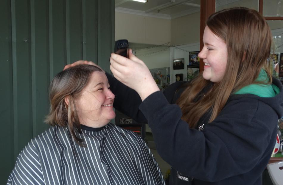 Nurse practitioner Michelle Lawrence trusts her daughter, Yuanah, 14, to shave her head.