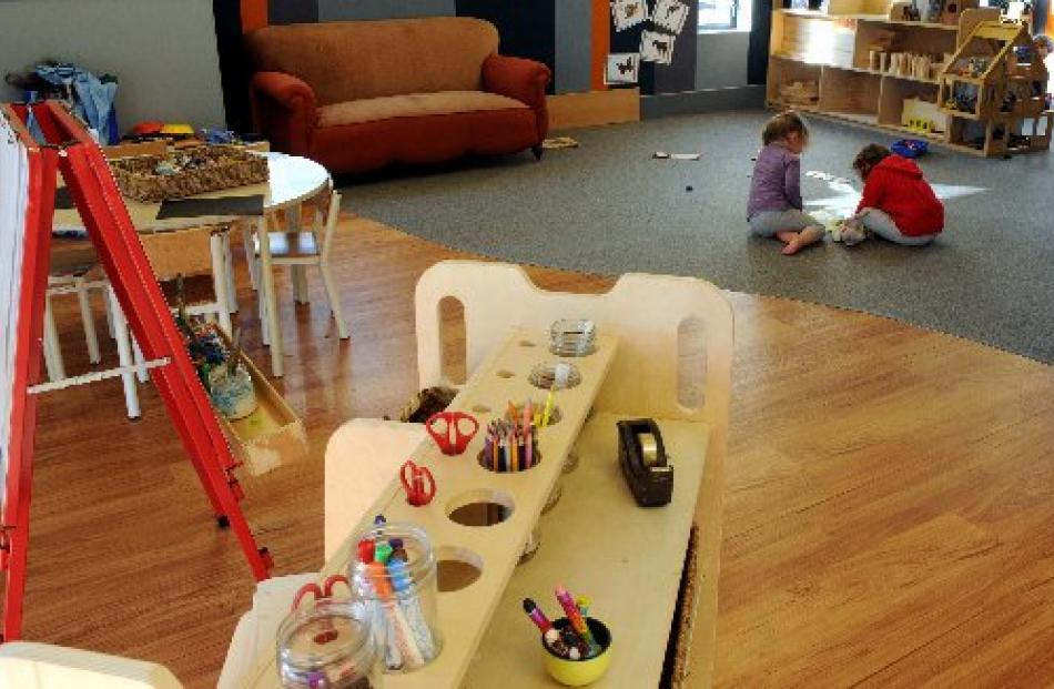 Ariana Bragg (3), left, and Isla Ludgate (4), enjoy a book.