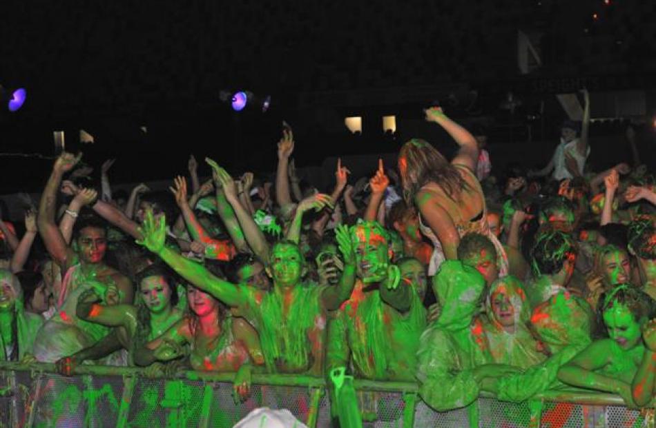 paint_party_an_illuminating_experience_53bf167090.JPG