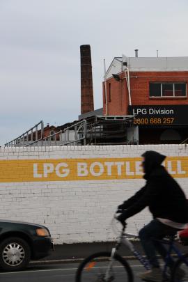 A tall brick wall on Hillside Rd separates pedestrians 
...