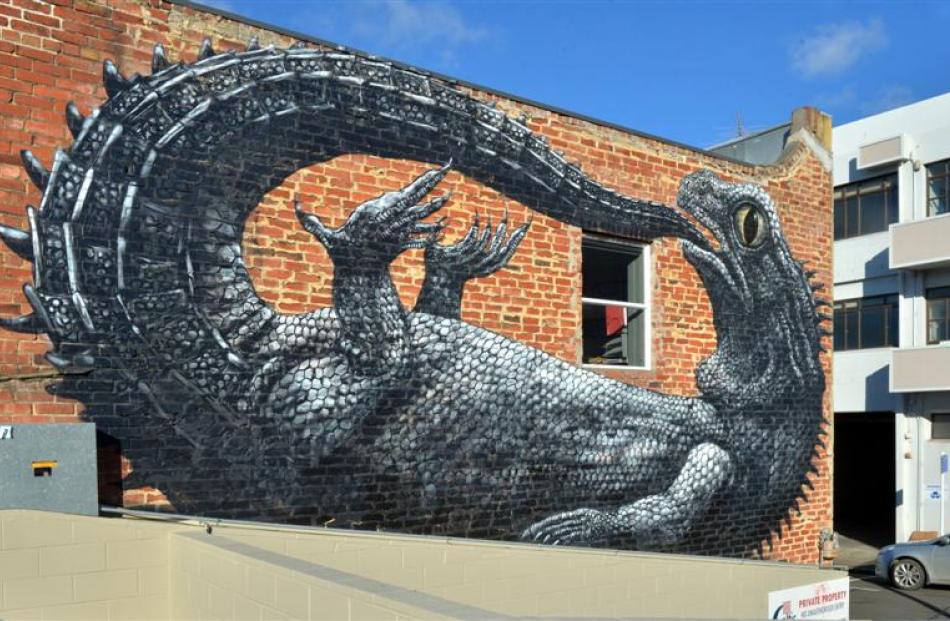 A tuatara, by Belgian artist Roa, in Bath St. Photo by Gerard O'Brien.