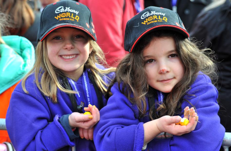 Madison Logan-Ferris and Clara Deans (both 7), of Dunedin, with yellow jaffas.