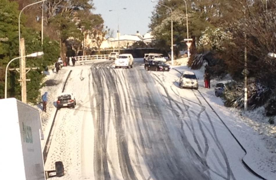 Snow on High St Dunedin. Photo Hamish McNeilly