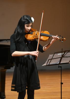 Hahn Minh Pham plays violin in the Class 306 Baroque Solo - any instrument - under 12 years...