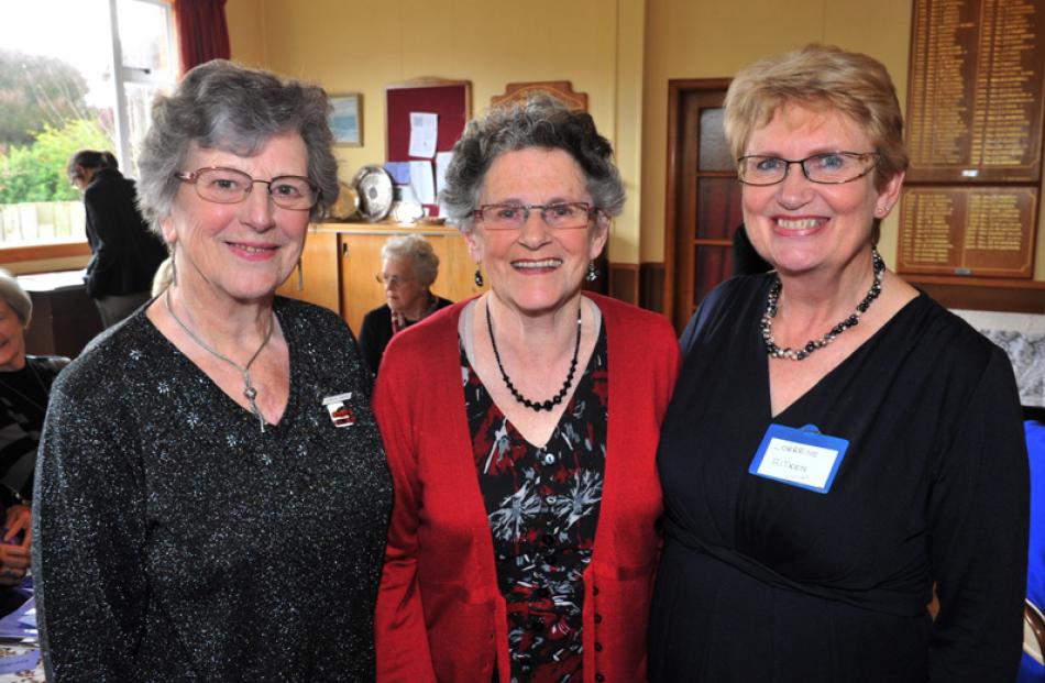 Dorothy Dawson, Val Parata and Lorraine Aitken, all of Dunedin.