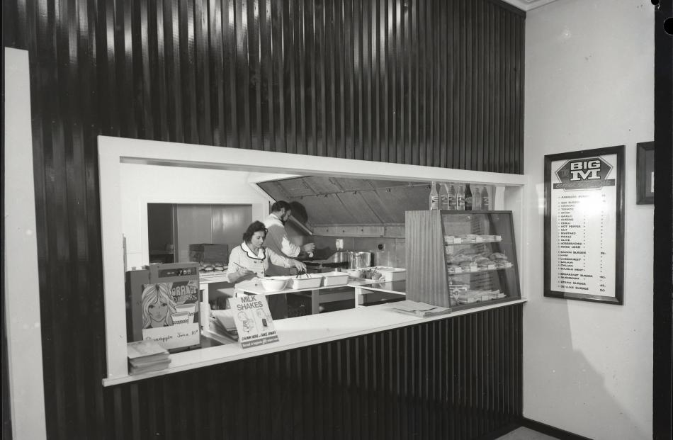 Big M Burger Store, High Street, 1971