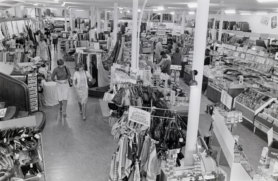 Penroses Department Store 1982, corner of Hanover and George Streets