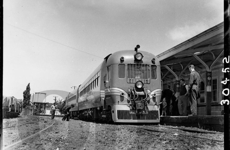 Evening Star. RM 109 Fiat Railcar at Station Late late 1955. 