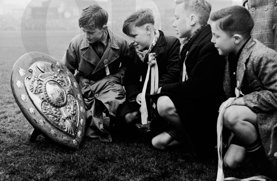 School boys with Ranfurly Shield.