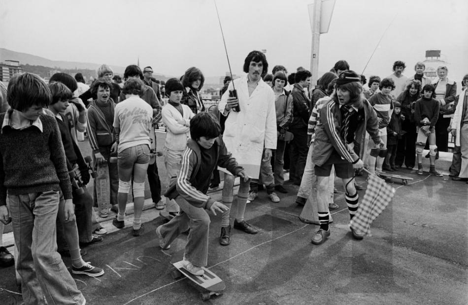 Published 17/10/1977. Stu, the TV1 personality, starts Michael Devereux on the skateboard slalom...